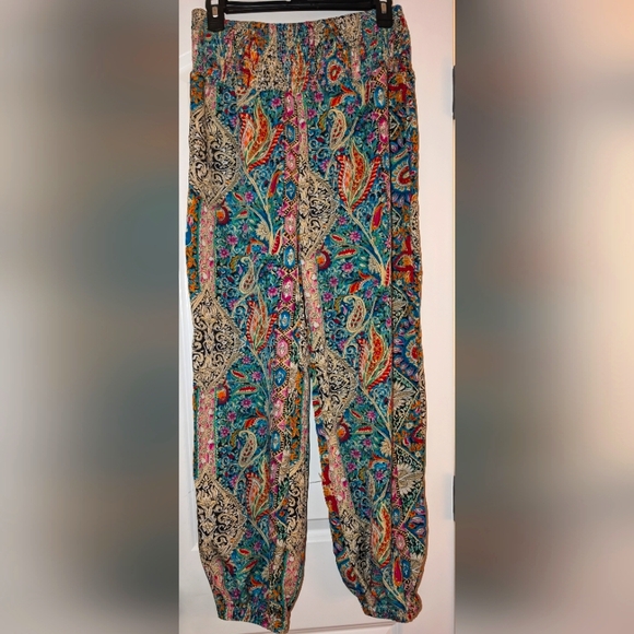 CUPSHE Paisley Smocked Waist Tapered Leg Pants • Size M - Picture 2 of 4
